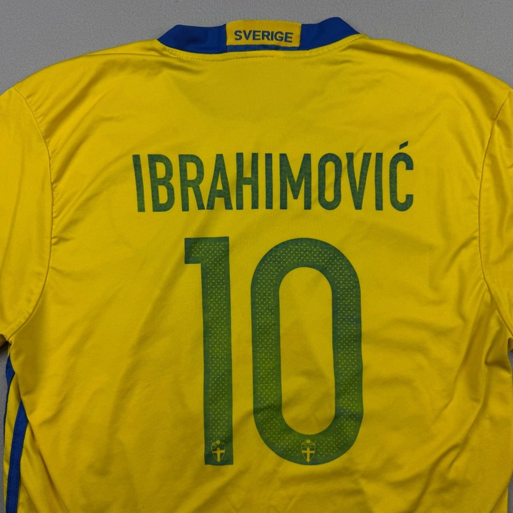 Vintage Zlatan Ibrahimovic Men Medium Sweden 10 Soccer Jersey SvFF National Team